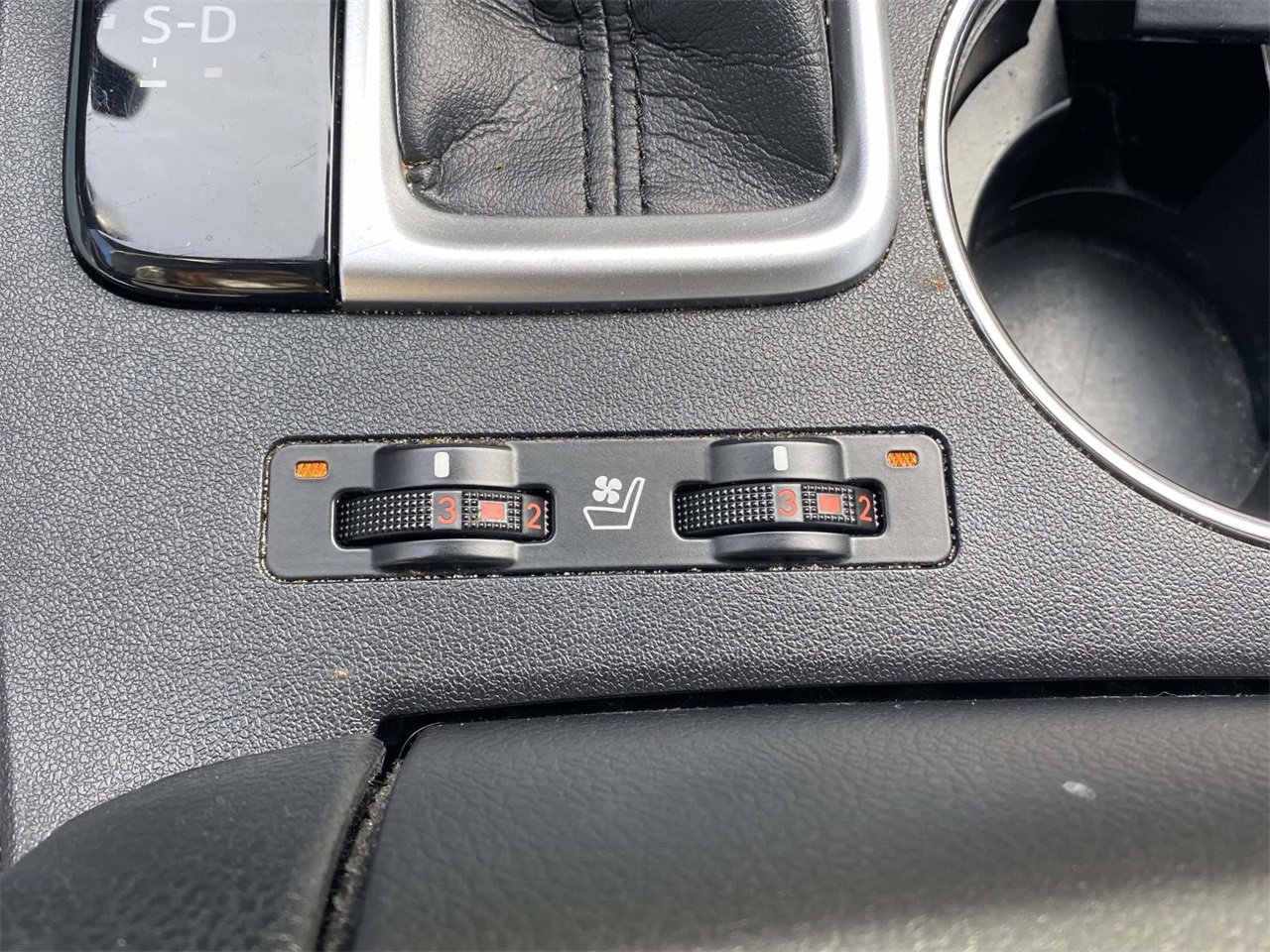 Used 2019 Toyota Highlander AWD V6 image 34