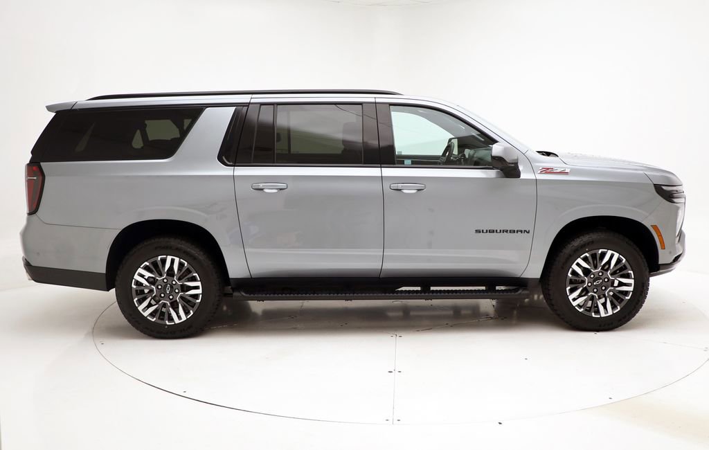 Used 2025 Chevrolet Suburban Z71 AWD/4WD image 3