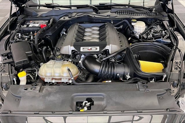 Used 2017 Ford Mustang GT RWD image 9