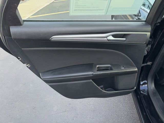 Used 2018 Ford Fusion SE FWD image 21