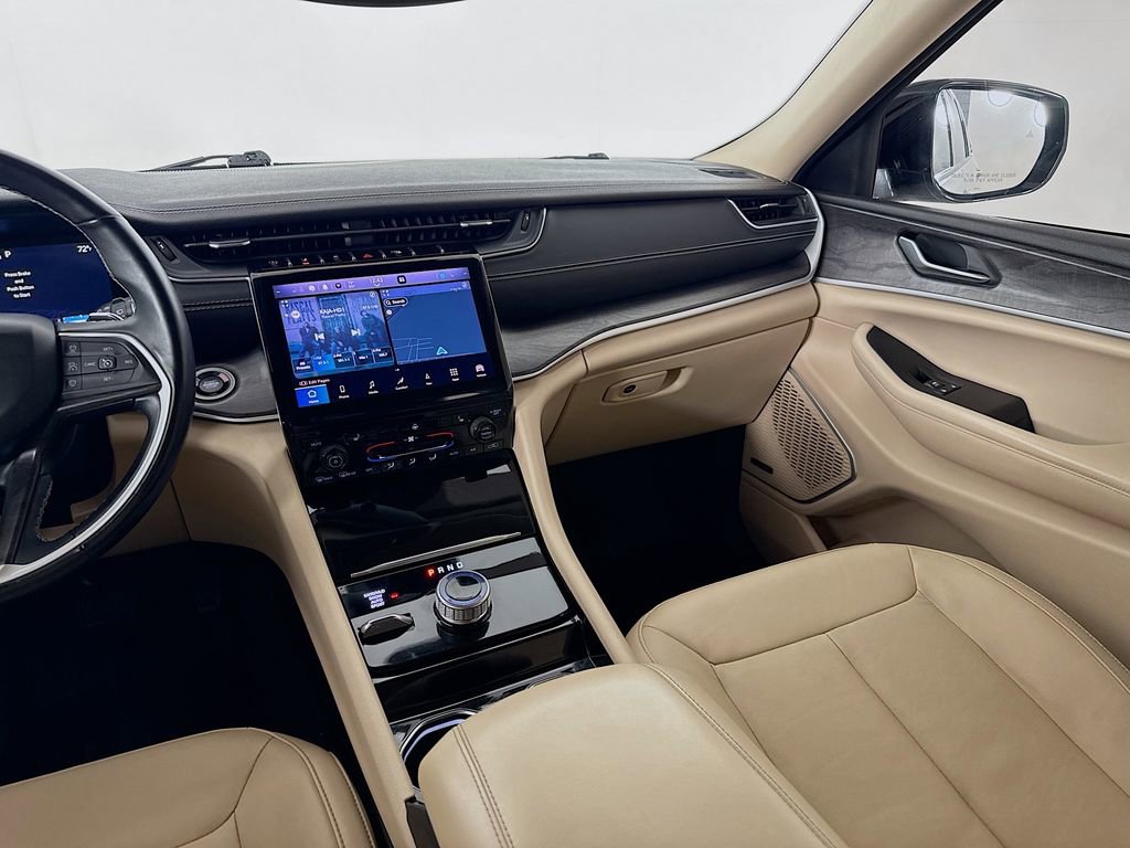 Used 2022 Jeep Grand Cherokee L Limited image 24