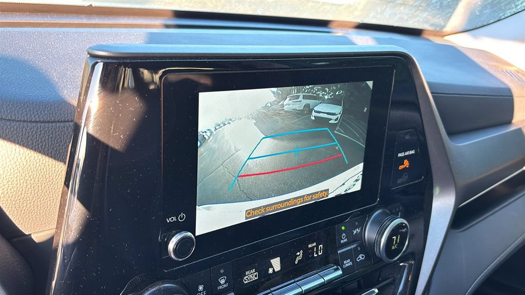 Used 2025 Toyota Highlander XLE AWD/4WD image 21