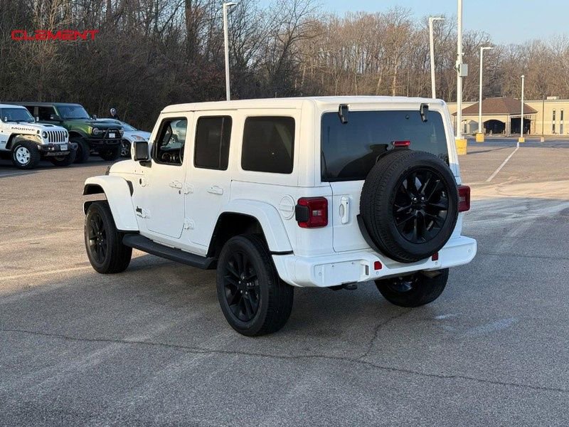Used 2022 Jeep Wrangler Unlimited Sahara AWD/4WD image 3