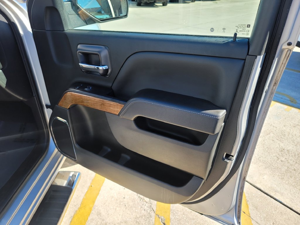 Used 2018 Chevrolet Silverado 1500 LTZ RWD image 13
