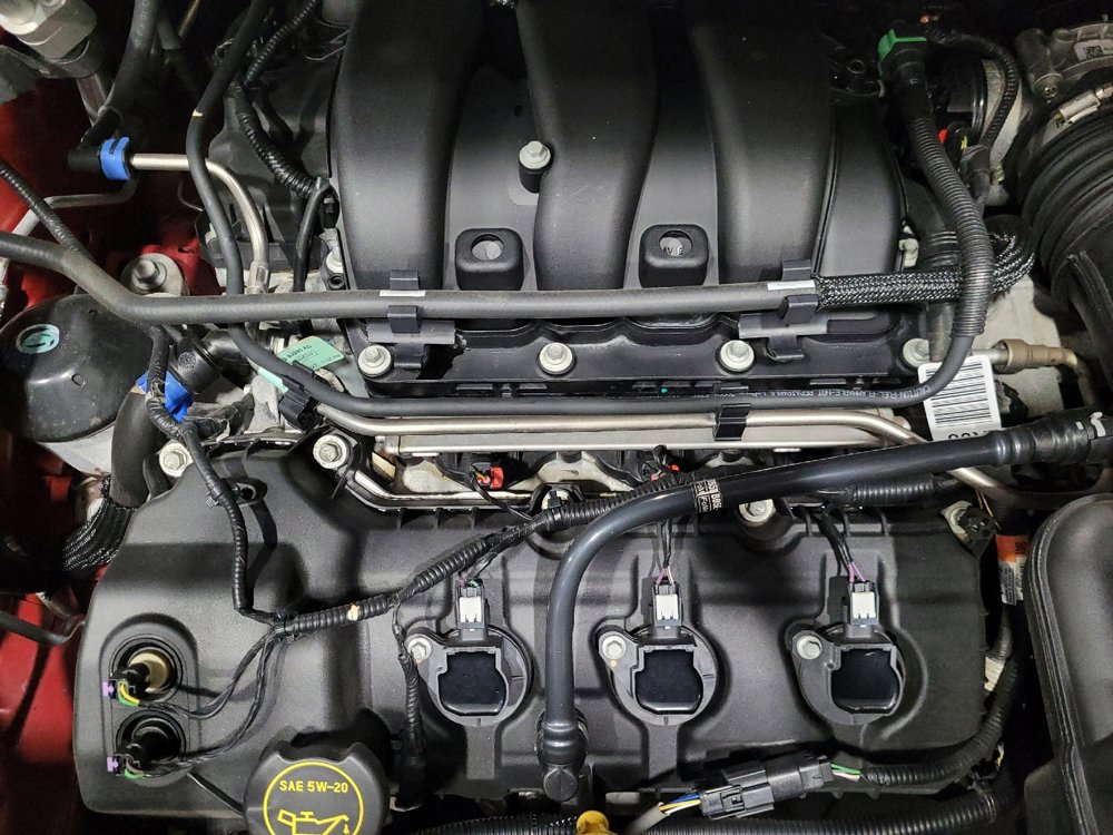 Used 2018 Ford Explorer XLT image 30