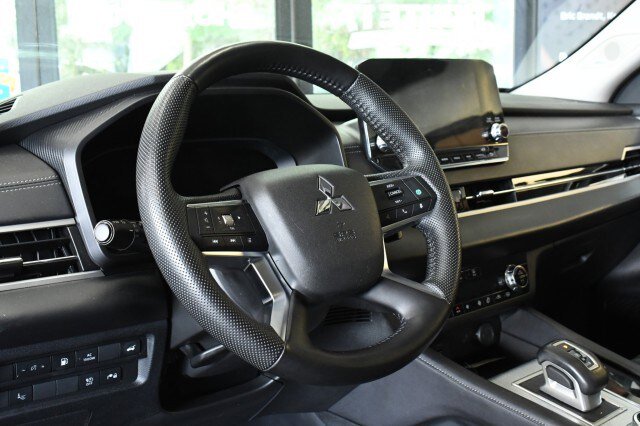 Used 2023 Mitsubishi Outlander SEL AWD/4WD image 38