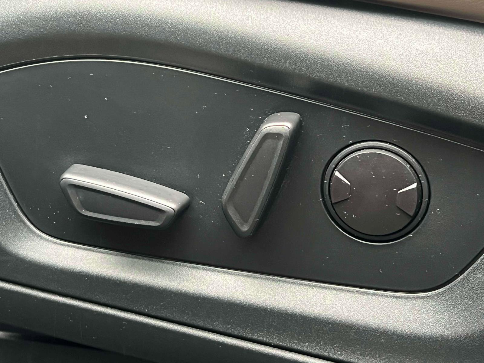 Certified 2023 Ford Explorer XLT w/ Equipment Group 202A image 22