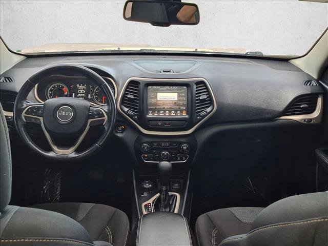 Used 2016 Jeep Cherokee Latitude w/ Comfort/Convenience Group AWD/4WD image 18