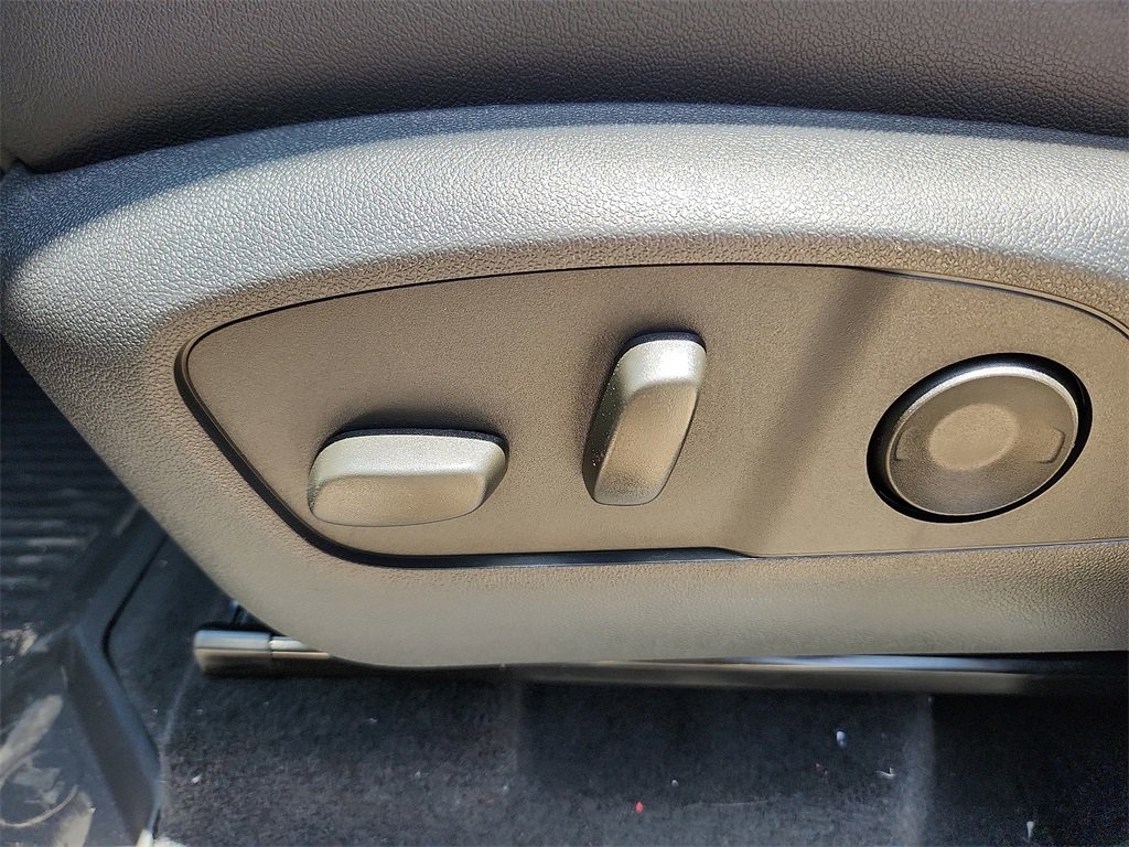 New 2025 Chevrolet Traverse LT w/ Driver Confidence Package image 16