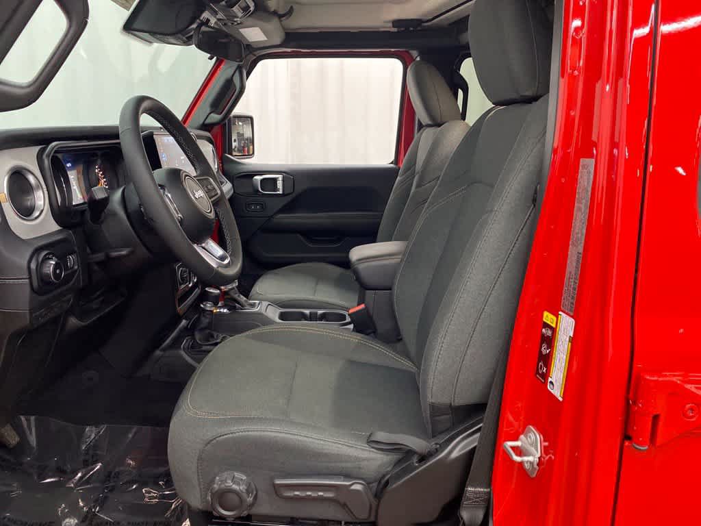 Used 2025 Jeep Wrangler Unlimited Sahara AWD/4WD image 13