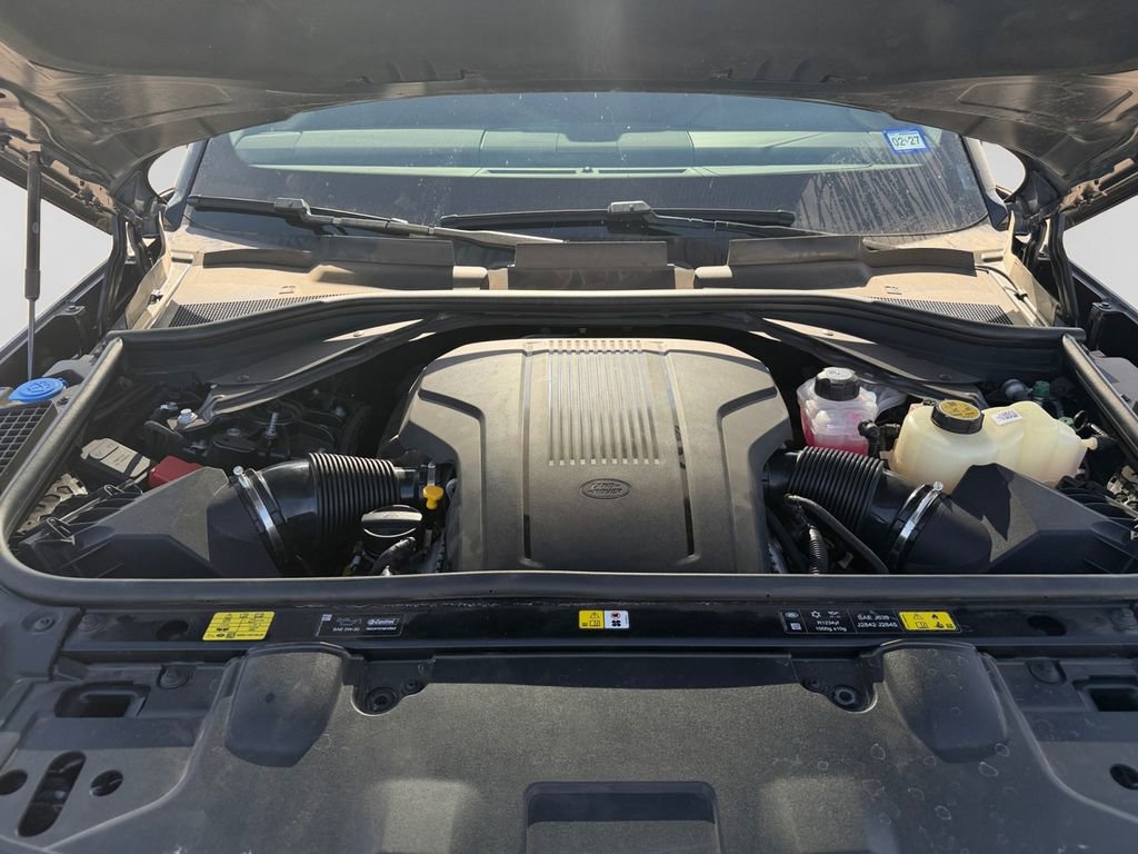 Used 2025 Land Rover Range Rover Long Wheelbase SE image 9