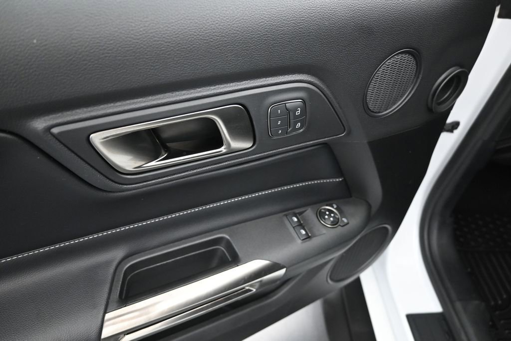 Used 2022 Ford Mustang Shelby GT500 w/ Technology Package RWD image 11