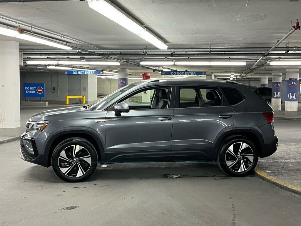 Used 2024 Volkswagen Taos SE image 32