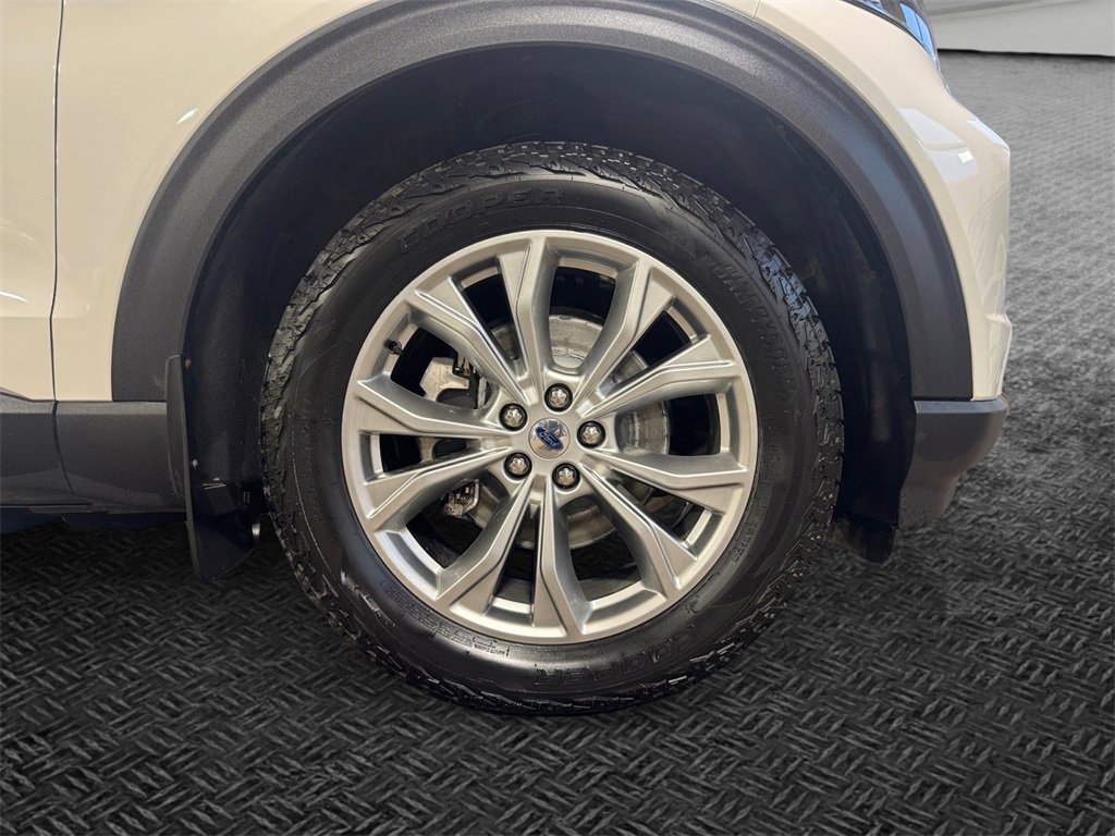 Used 2020 Ford Explorer XLT w/ Equipment Group 202A image 11