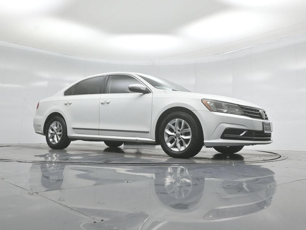 Used 2017 Volkswagen Passat 1.8T S FWD image 4