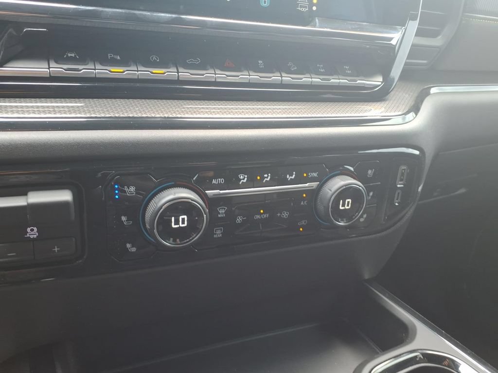 Used 2023 Chevrolet Silverado 1500 ZR2 w/ Technology Package AWD/4WD image 19