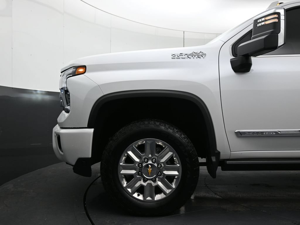Used 2025 Chevrolet Silverado 2500 High Country w/ High Country Premium Package AWD/4WD image 10