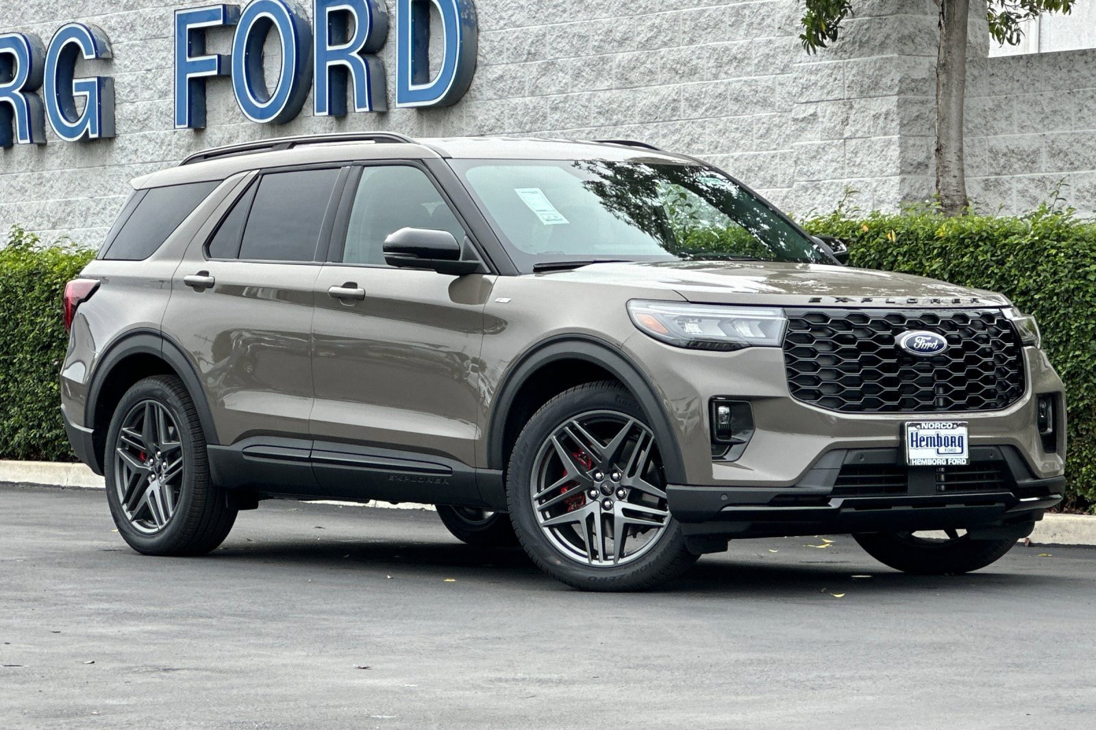 New 2026 Ford Explorer ST-Line w/ ST-Line Street Pack image 2