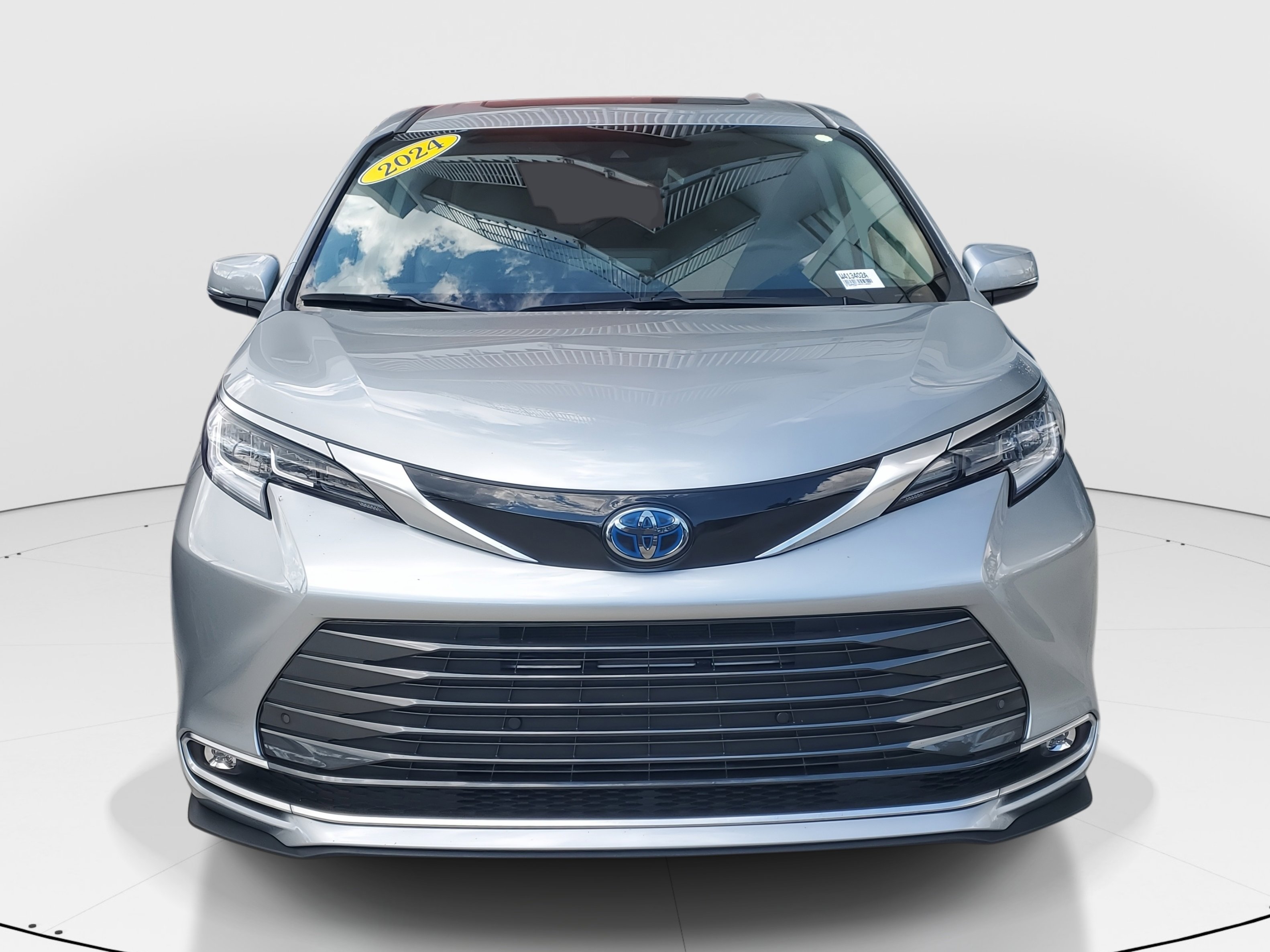 Certified 2024 Toyota Sienna Limited image 3
