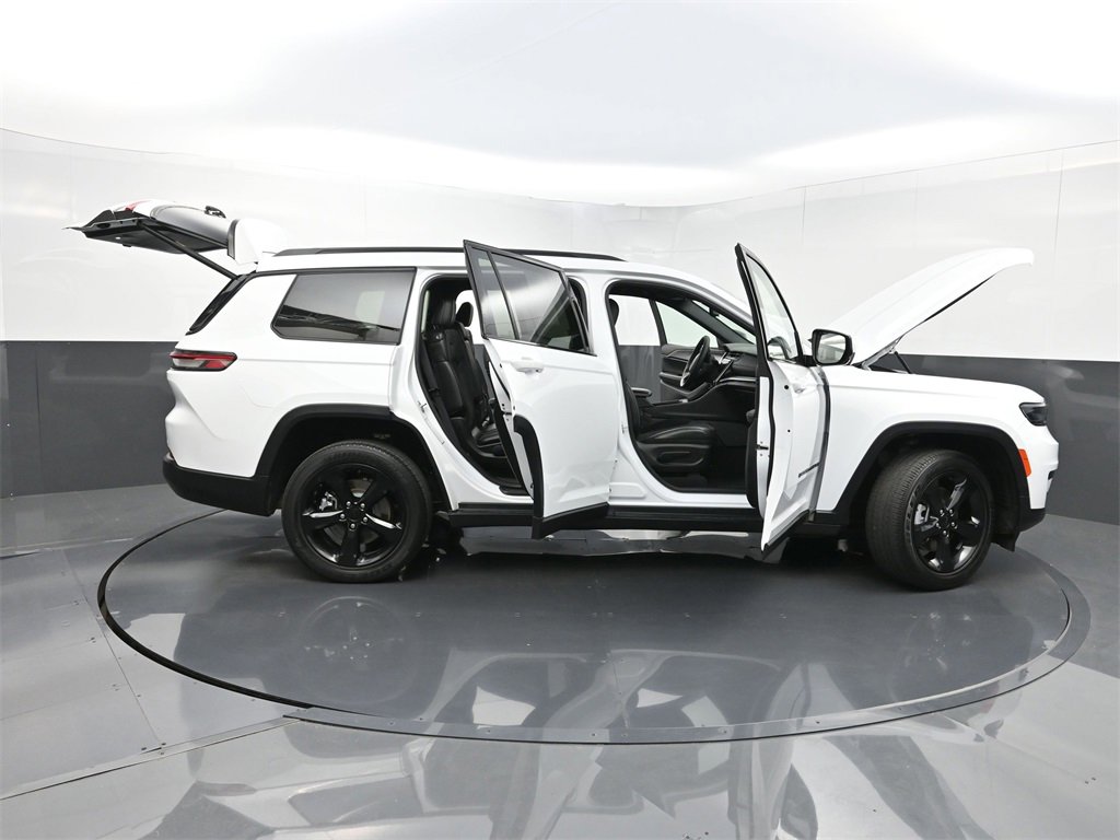 Used 2023 Jeep Grand Cherokee L Laredo image 39