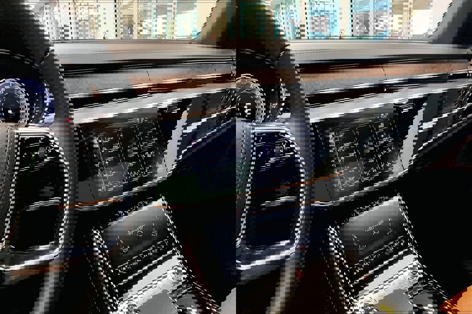 Used 2024 Audi A8 L 3.0T image 7