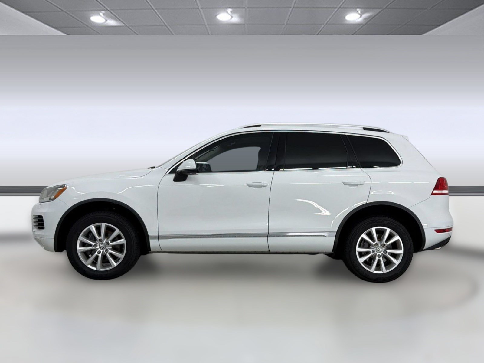 Used 2013 Volkswagen Touareg Sport AWD/4WD image 2