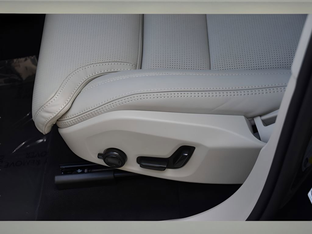 New 2026 Volvo XC60 B5 Ultra w/ Protection Package Premier image 34