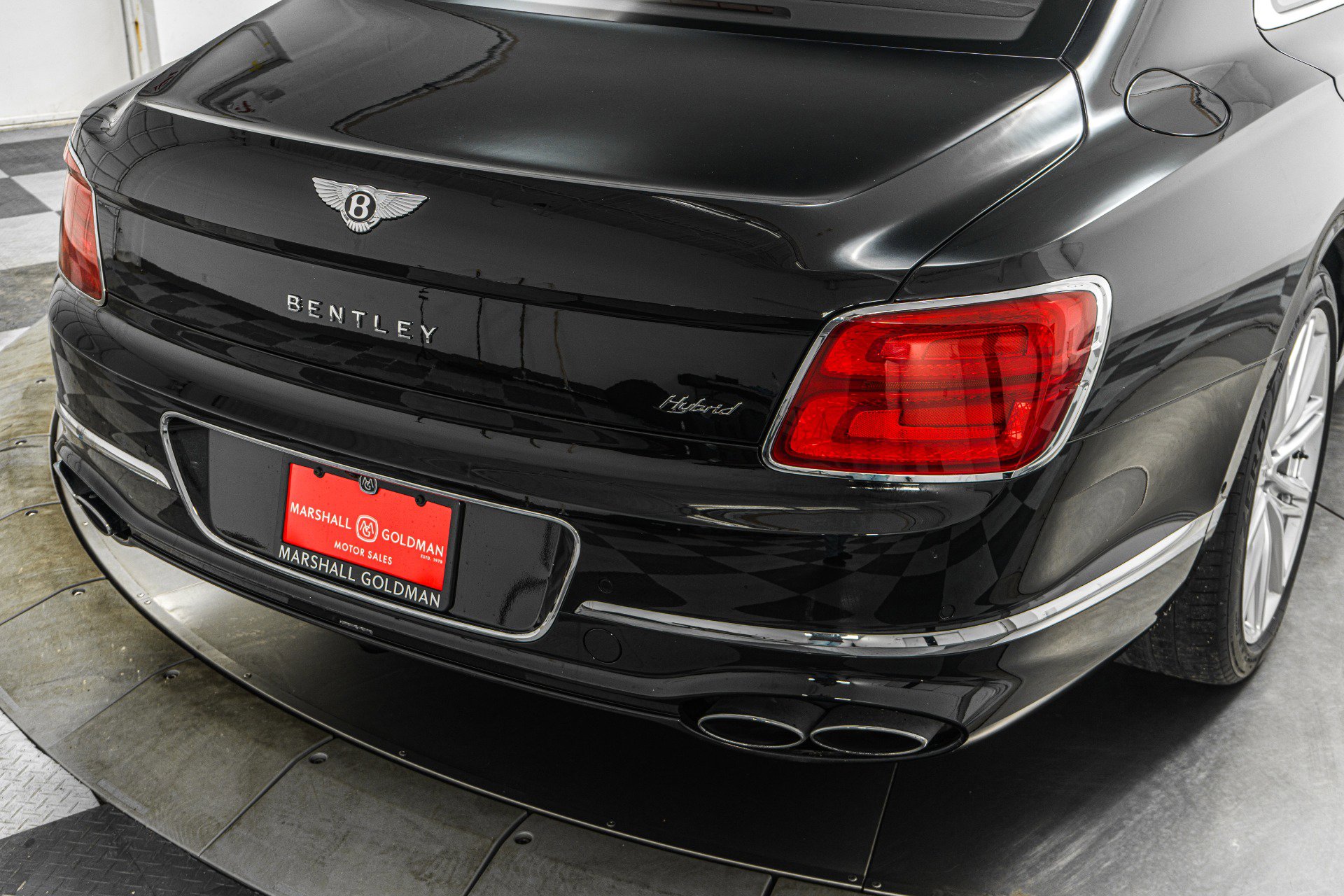 Used 2023 Bentley Flying Spur Plug-In Hybrid image 36