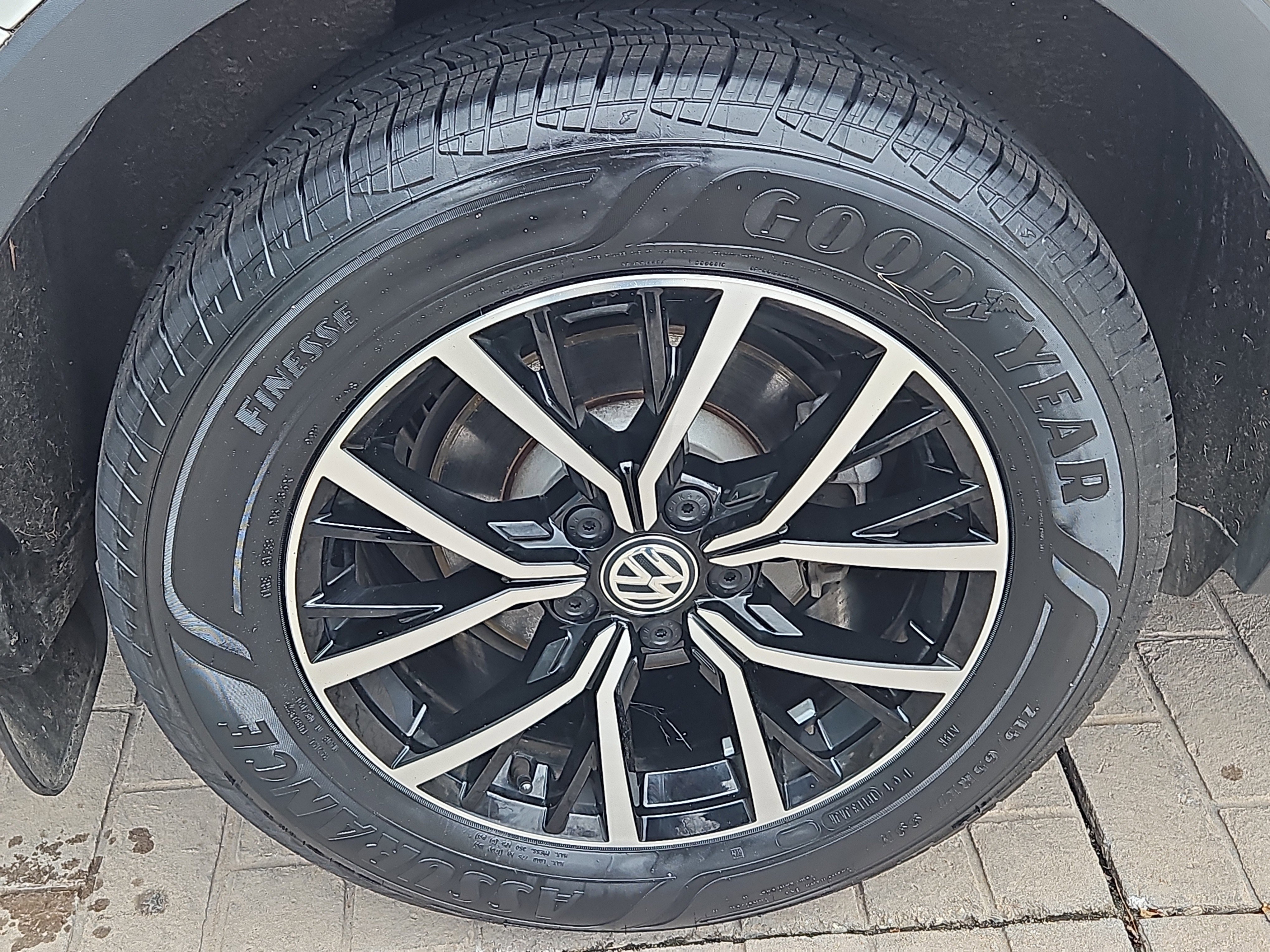 Certified 2021 Volkswagen Tiguan SE w/ Panoramic Sunroof Package image 26