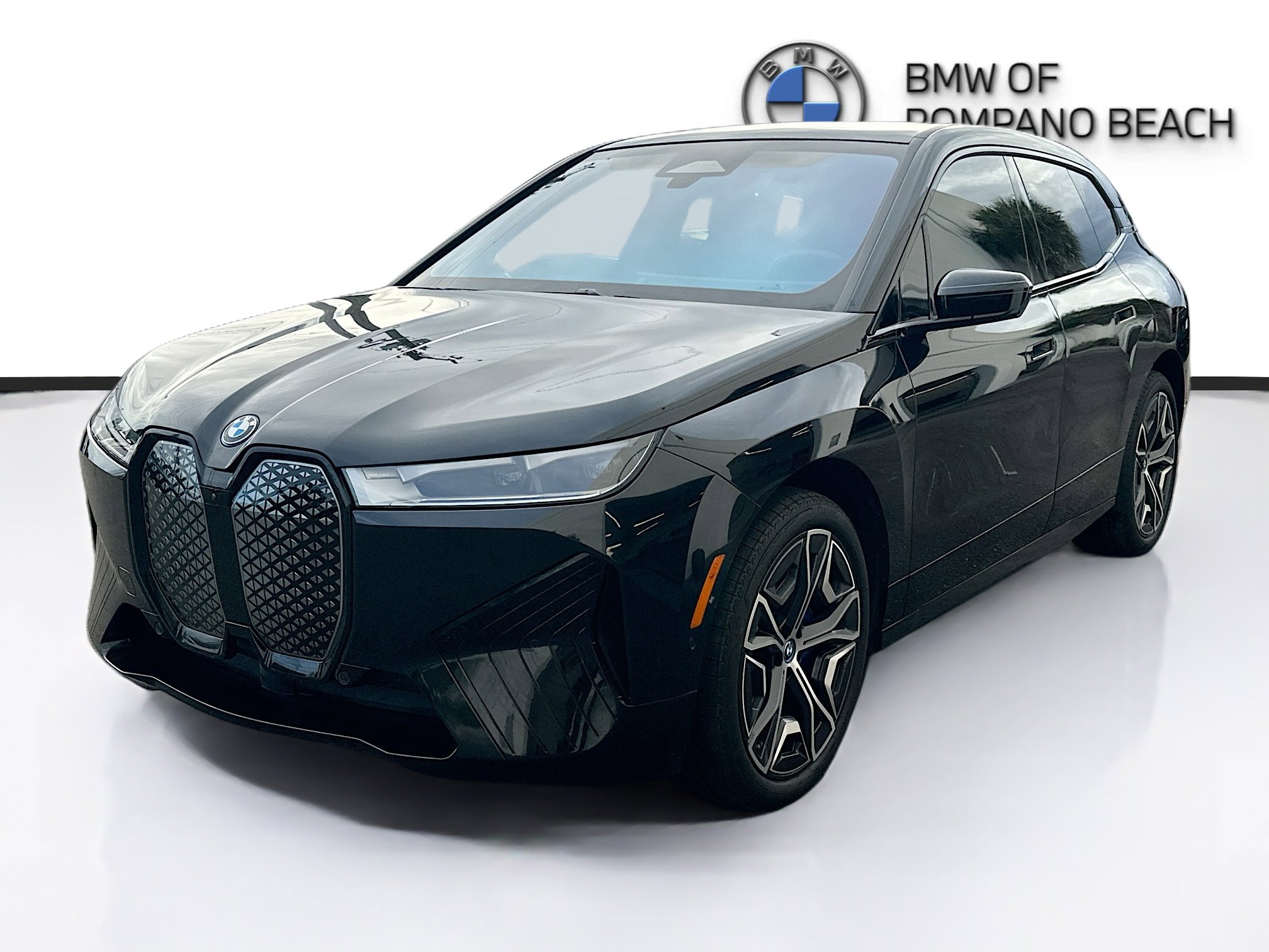 Used 2025 BMW iX xDrive50 w/ Sport Package image 3