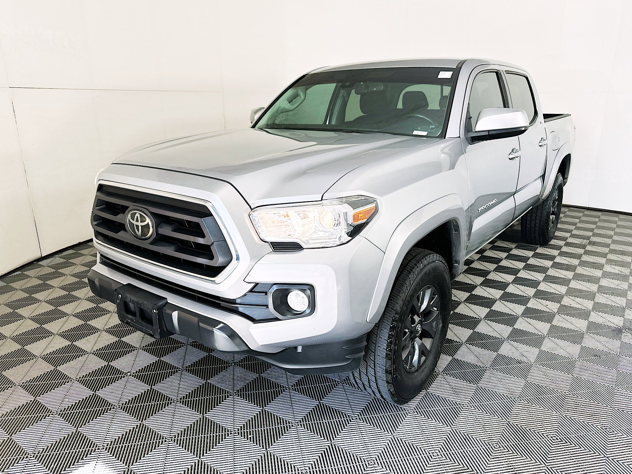 Used 2021 Toyota Tacoma SR5 RWD image 7
