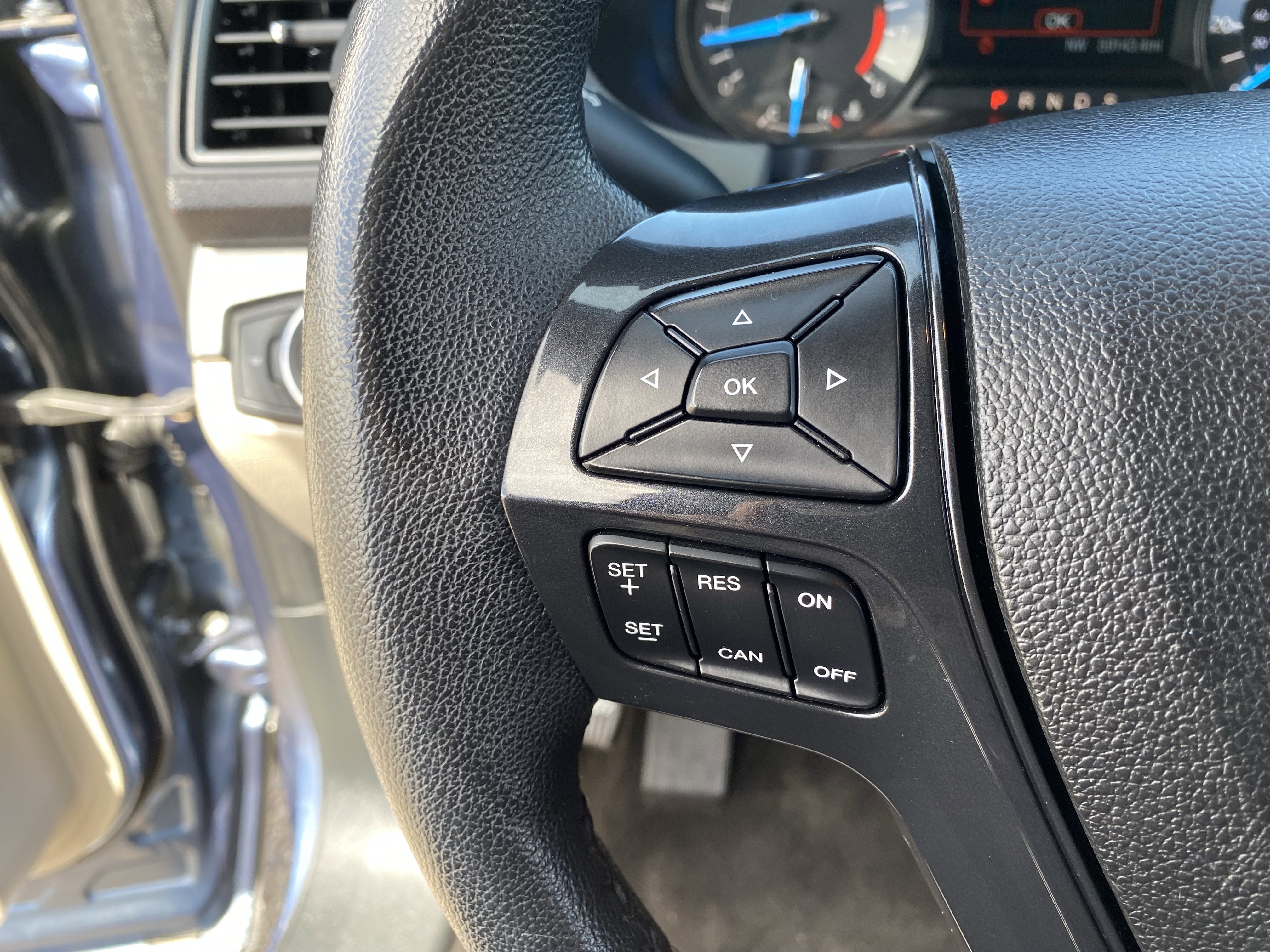 Used 2018 Ford Explorer XLT image 28