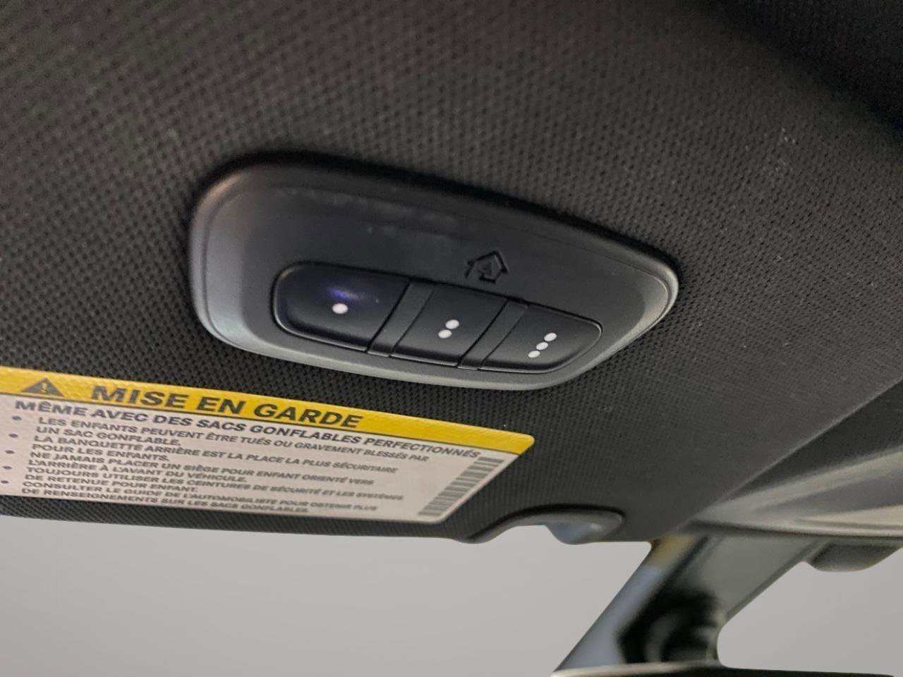 Used 2018 Chrysler Pacifica Touring-L w/ Premium Audio Group FWD image 16