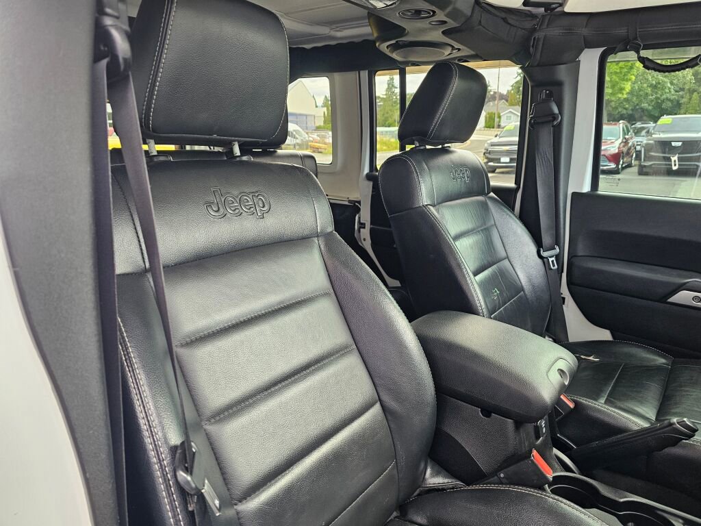 Used 2012 Jeep Wrangler Unlimited Sahara w/ Dual Top Group AWD/4WD image 9