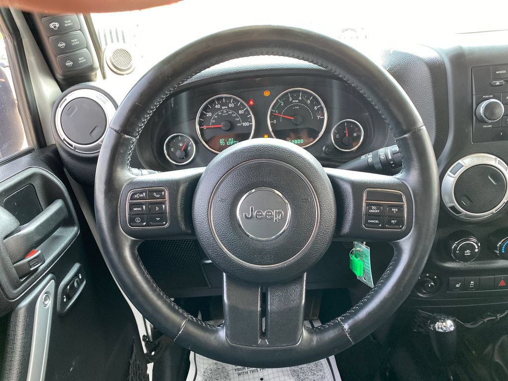Used 2014 Jeep Wrangler Unlimited Rubicon w/ Connectivity Group AWD/4WD image 15