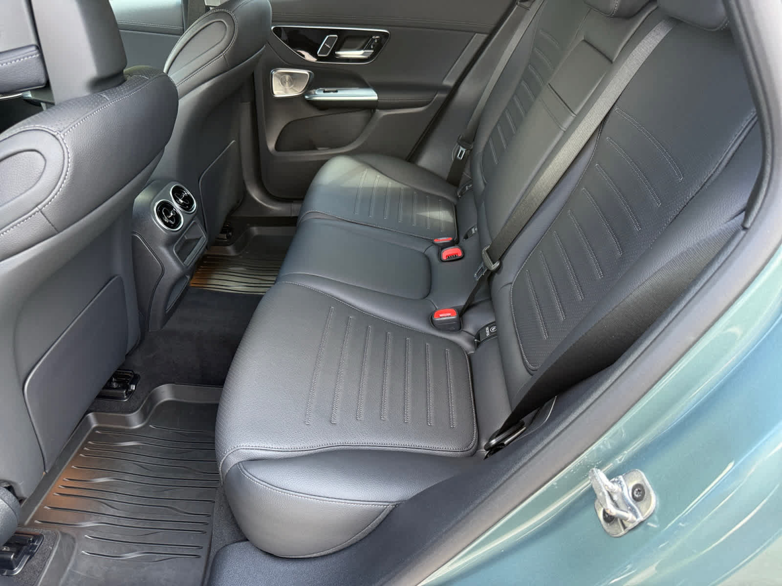 Used 2026 Mercedes-Benz GLC 300 4MATIC image 9