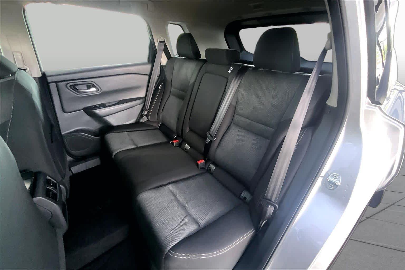 Used 2025 Nissan Rogue SV FWD image 38