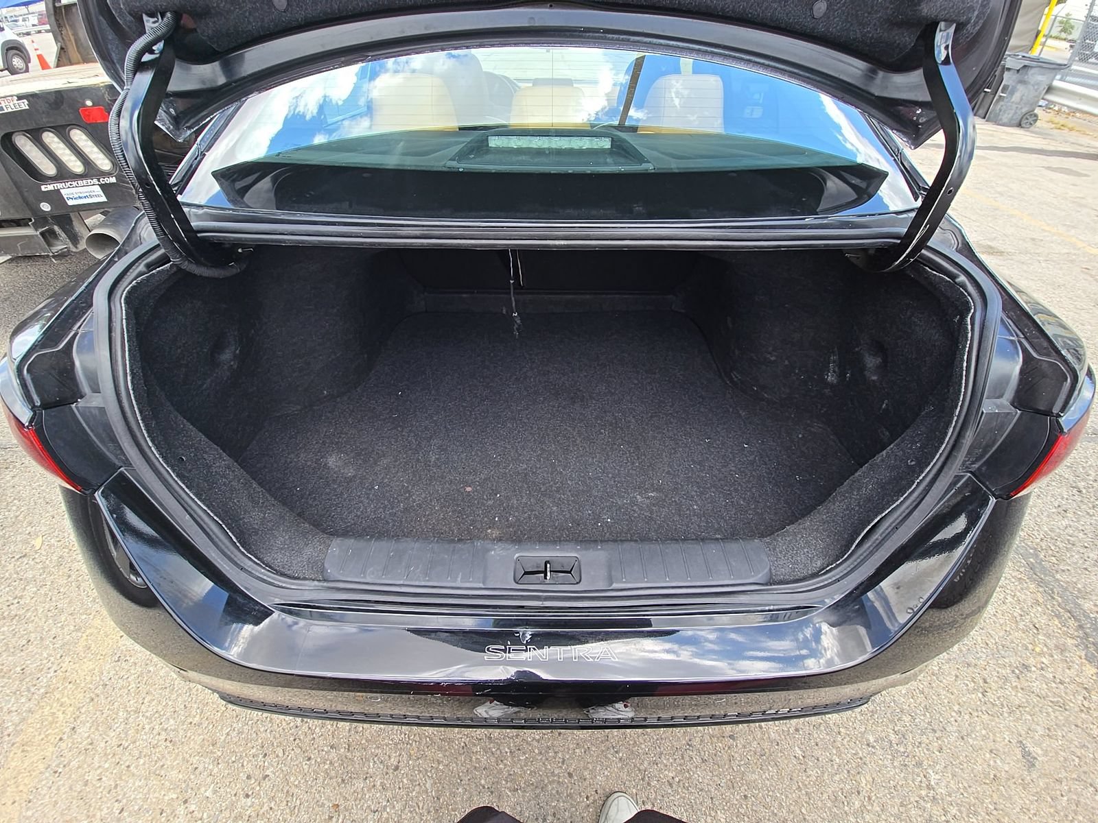 Used 2022 Nissan Sentra SV w/ SV Premium Package FWD image 14