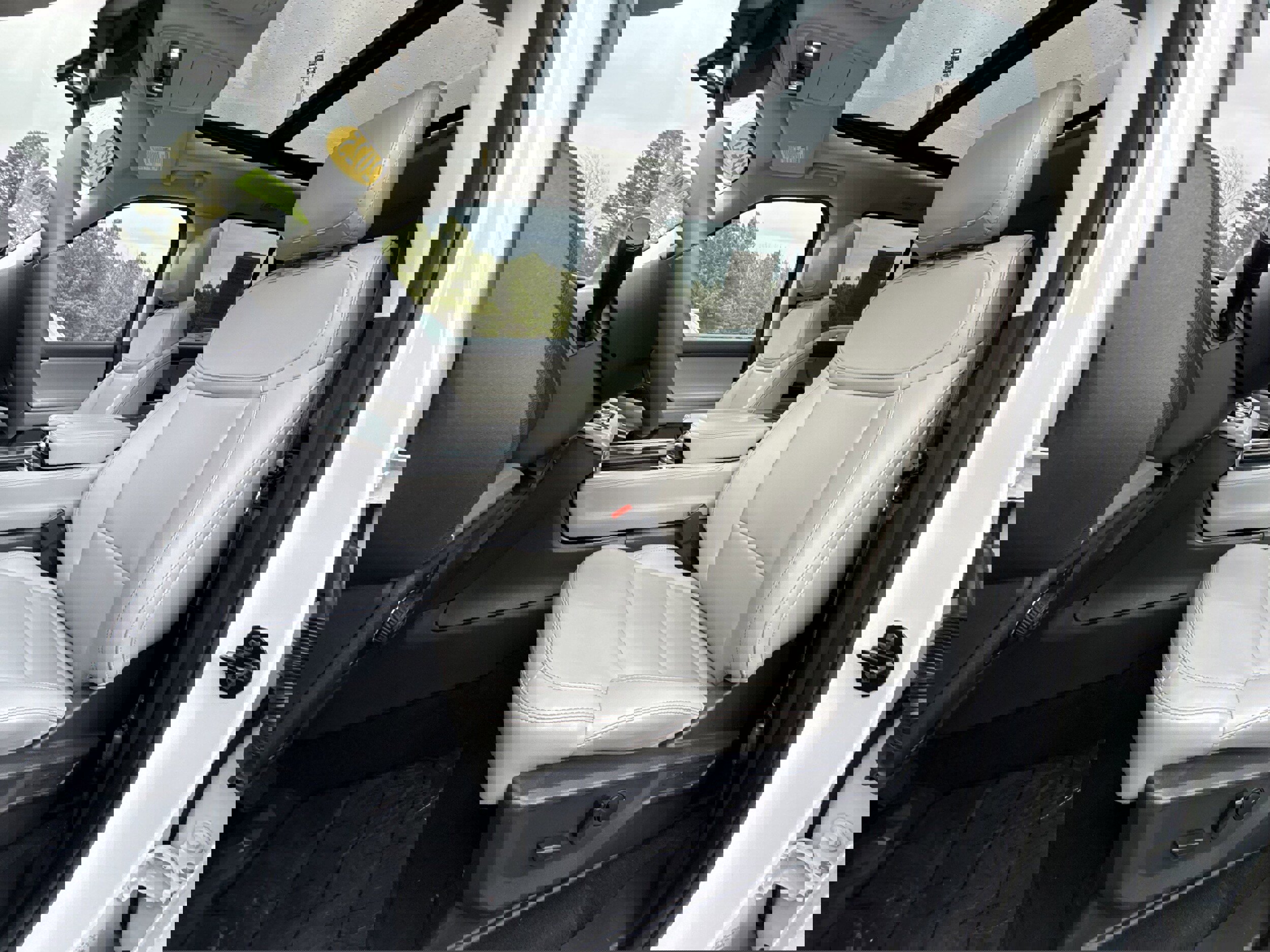 Used 2025 Ford Expedition Active image 9