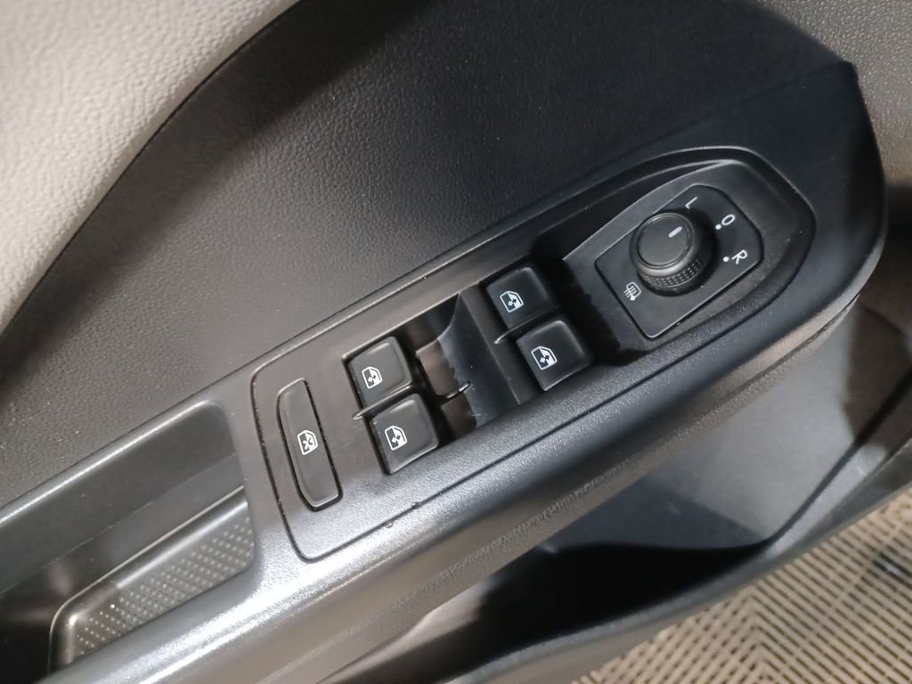 Used 2024 Volkswagen Taos SE image 15