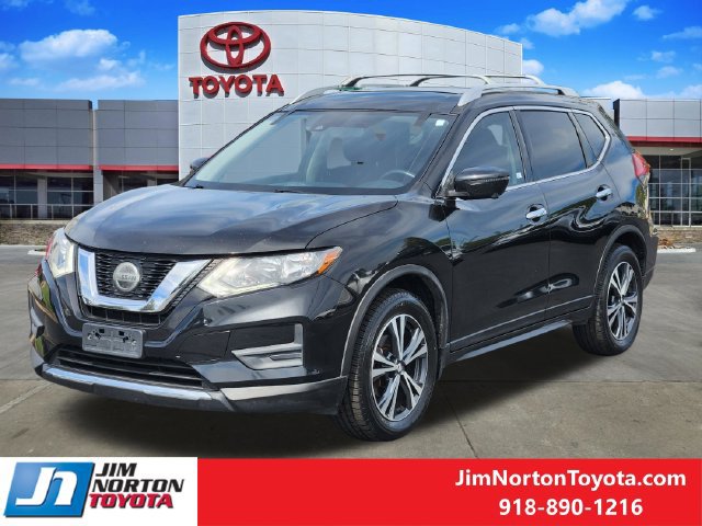 Used 2019 Nissan Rogue SV w/ Sun & Sound Touring Package FWD image 4