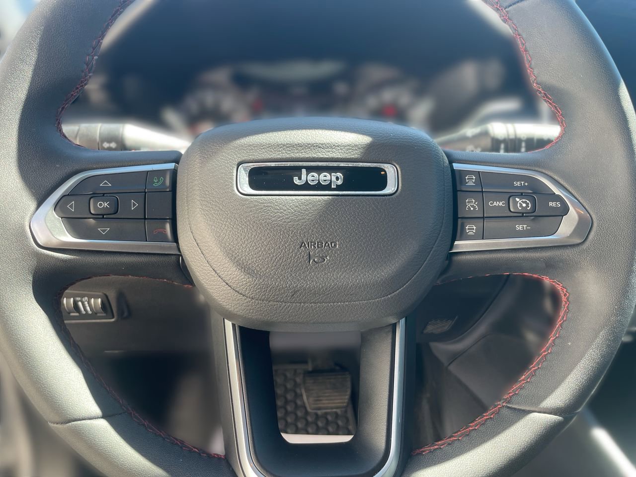 Used 2025 Jeep Compass Trailhawk AWD/4WD image 17
