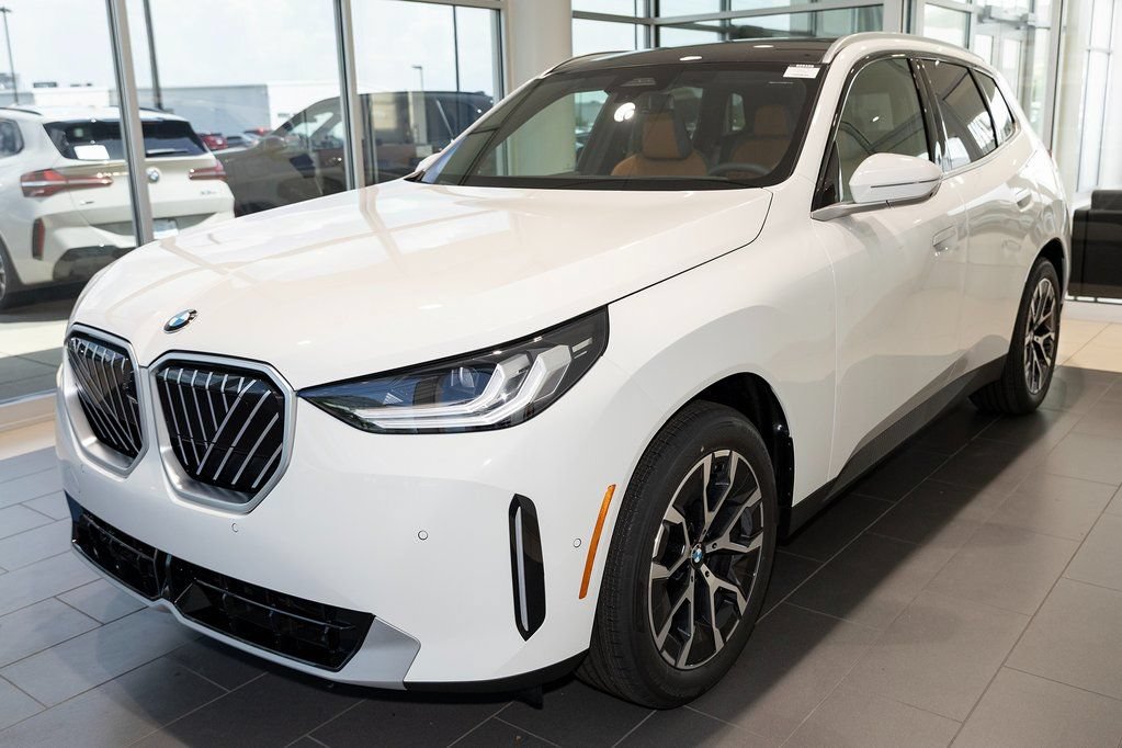 Used 2025 BMW X3 xDrive30i w/ Premium Package AWD/4WD image 3