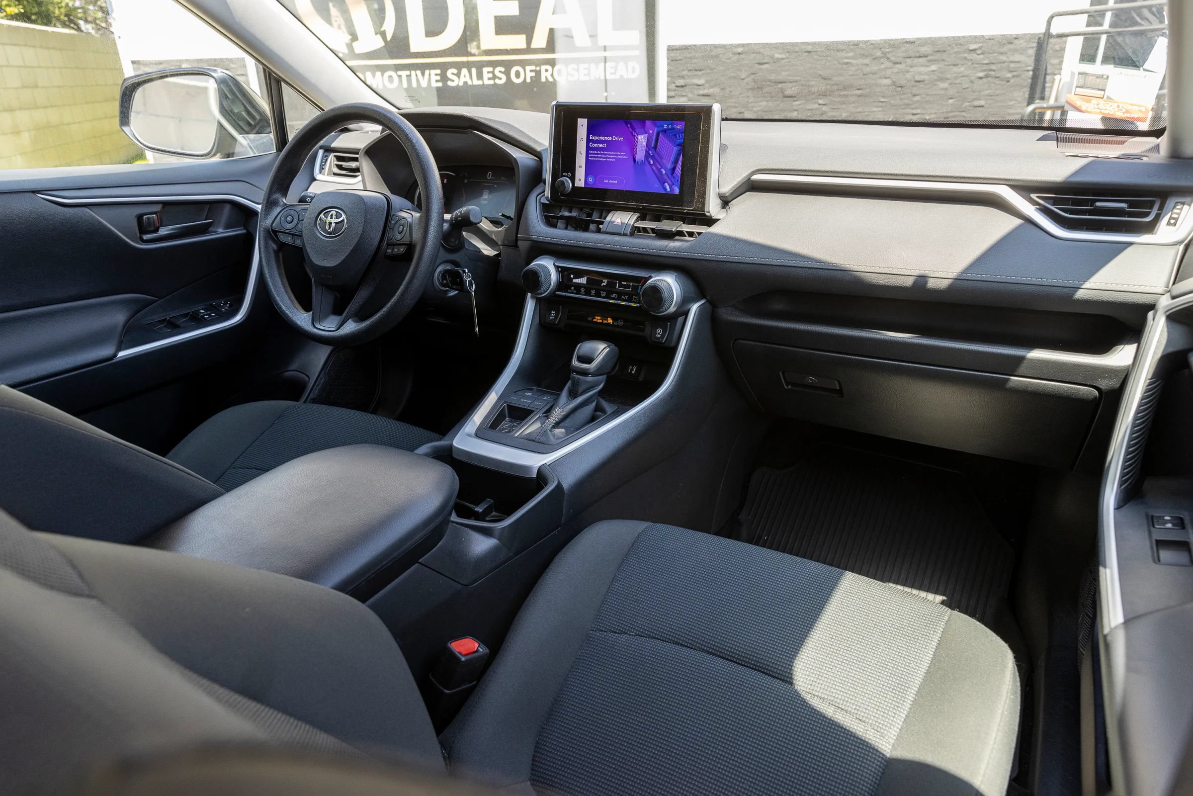 Used 2024 Toyota RAV4 LE FWD image 27