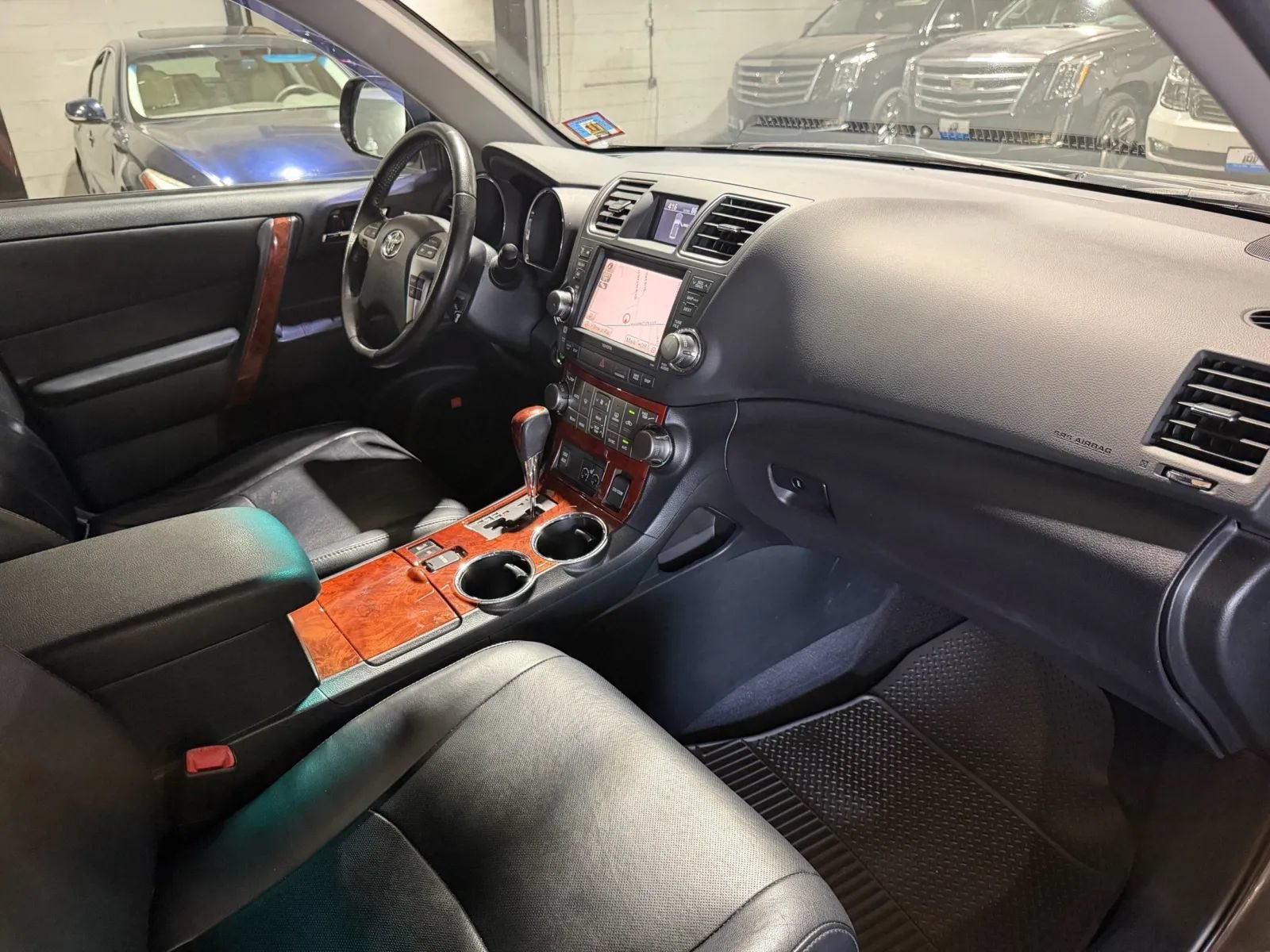 Used 2012 Toyota Highlander Limited w/ Tow Pkg AWD/4WD image 14