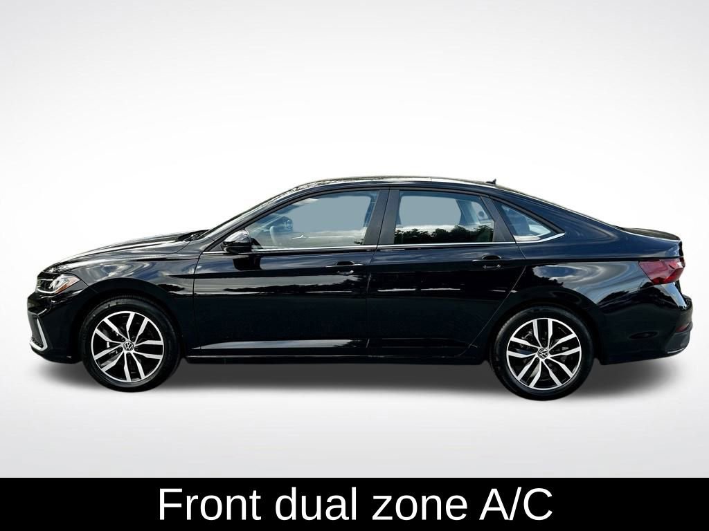 Used 2025 Volkswagen Jetta SE w/ Sunroof Package image 8