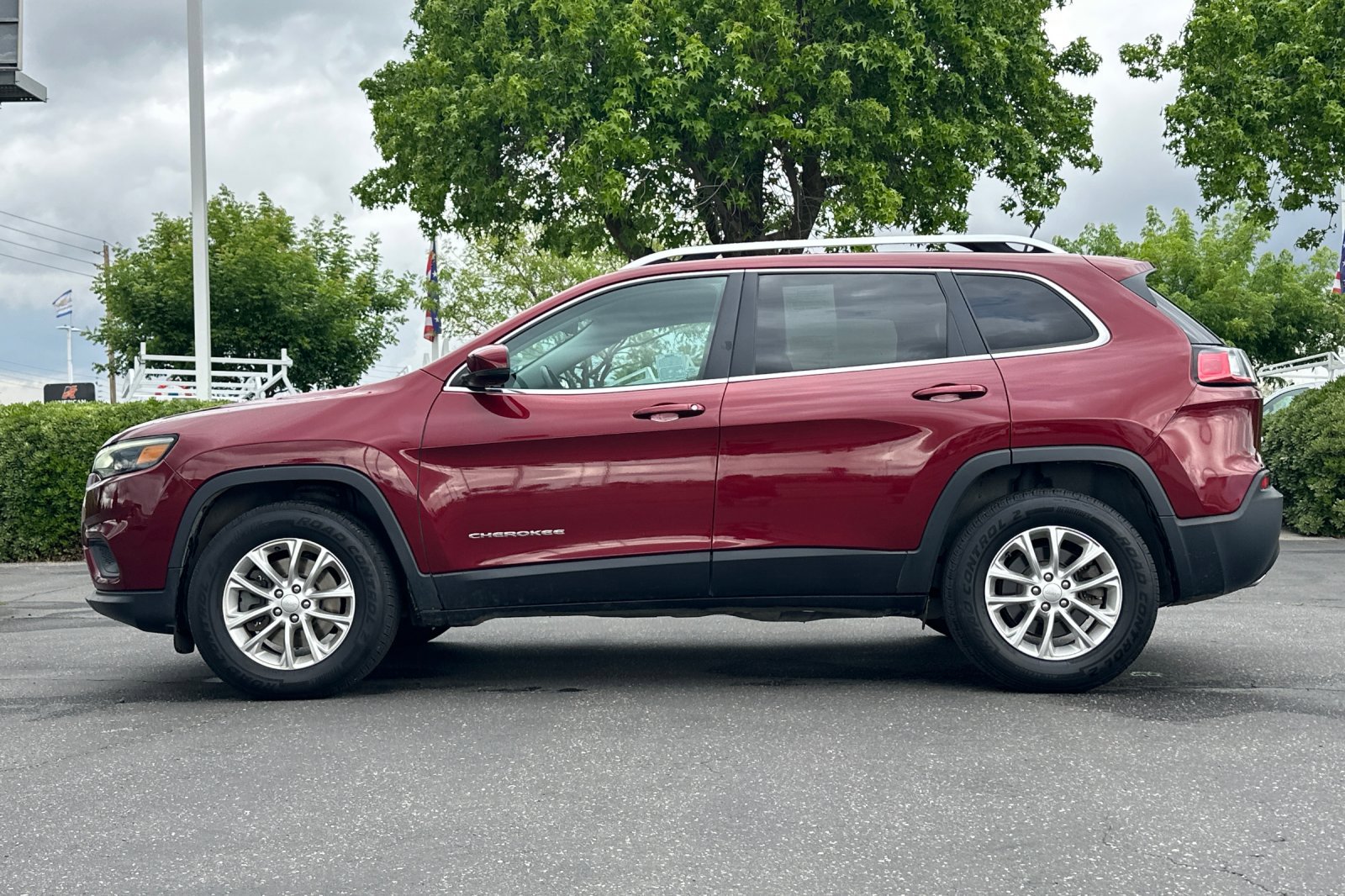 Used 2019 Jeep Cherokee Latitude w/ Cold Weather Group image 7