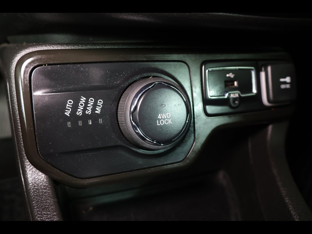 Used 2021 Jeep Renegade Latitude w/ Convenience Group image 12