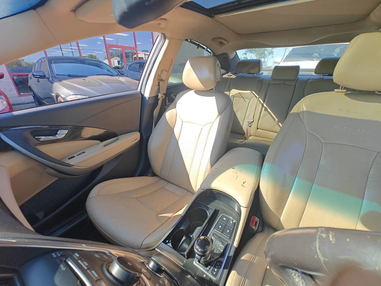 Used 2013 Hyundai Azera w/ Technology Pkg FWD image 3