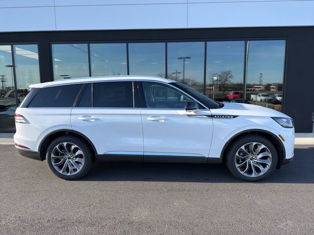 New 2026 Lincoln Aviator AWD image 2